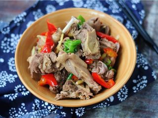 11、最适合夏天的下酒菜——香辣沙锅鸭,一鸭两吃，很赞哦。