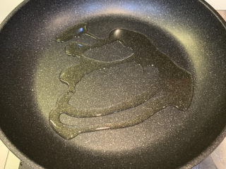 17、爆炒肥肠,冷锅热油