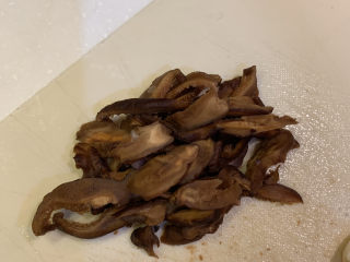 5、蒜蓉小油菜,泡软的香菇，切片