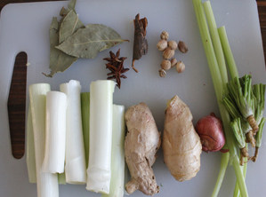 1、#夏天的味道# 如何做东北人餐桌上的明星凉菜——东北大拌菜 ,所有材料准备齐全。