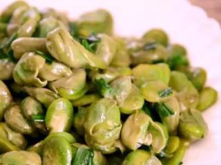 7、无比鲜美的葱油蚕豆,又香又嫩软绵绵,软糯可口，超级下酒哦~！