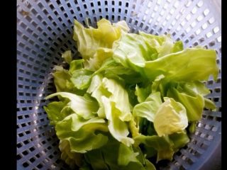 1、糖醋莲花白,如图洗好的莲花白