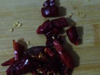 2、糖醋莲花白,如图辣椒