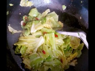 7、糖醋莲花白,如图炒到5分熟就放调好的汤进去