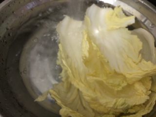 4、白菜豆腐汤,白菜清洗干净