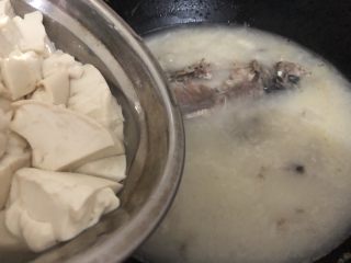 11、白菜豆腐汤,加入豆腐煮五分钟