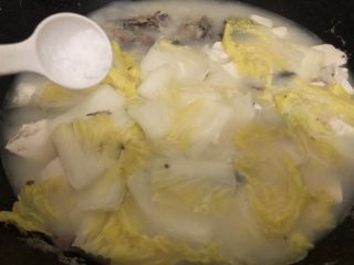 13、白菜豆腐汤,下少许盐