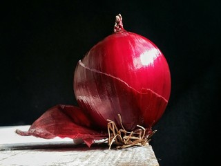 6、香辣下饭菜~客家小炒鱼干,准备半个洋葱。