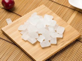 5、燕窝汤,没有岩糖可以用冰糖代替