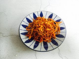 5、虫草花拌金针菇,去掉老根并清洗干净沥干水分