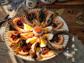 14、素卤拼盘,这道美味丰富的卤味拼盘就完成了。春暖花开的季节，外出游玩的时候带上一些，吹着微风，就着啤酒，那真是一种享受呀！