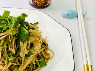 12、鲜到飞起来的“凉拌金针菇黄瓜????”,成品图