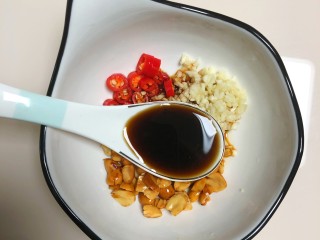 5、凉拌黄瓜,加三勺香醋