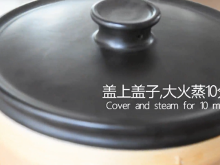 5、山药“冰激凌”吃过吗？1分钟学会时尚吃法,盖上盖子，大火蒸10分钟至山药彻底变软