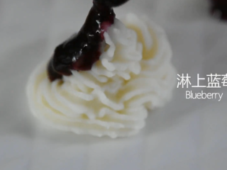 9、山药“冰激凌”吃过吗？1分钟学会时尚吃法,最后淋上蓝莓酱大功告成