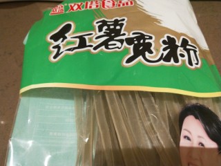 2、酸辣宽粉,红薯宽粉。