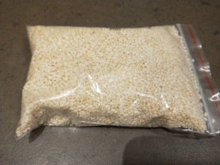 13、酸辣宽粉,加入白芝麻。