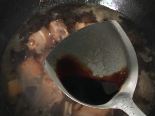 11、简易版红烧肉,小半勺老抽。