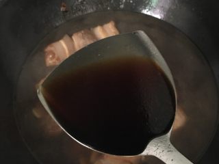 10、简易版红烧肉,一勺生抽。