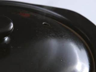 7、腊味煲仔饭,关火后焖15分钟