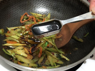 19、花蛤粉丝,2勺生抽酱油