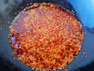 17、#辣味#秘制喷香油辣子,拌匀关火