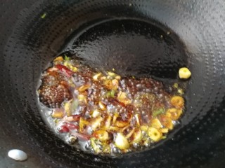 11、蒜蓉炝笋片,加海鲜酱油炒出蒜香味