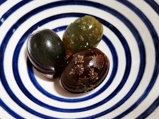 3、尖椒皮蛋,皮蛋去壳，清洗一下