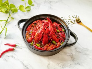 13、青花椒辣卤小龙虾,青花椒卤水小龙虾味道好极了。