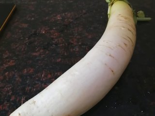 1、糖醋白萝卜,洗净萝卜