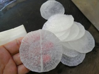 3、糖醋白萝卜,切薄片，考刀工的活