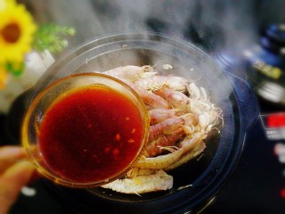 8、年夜饭--油焖皮皮虾,淋上酱汁