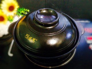 10、年夜饭--油焖皮皮虾,小火焖5分钟左右，