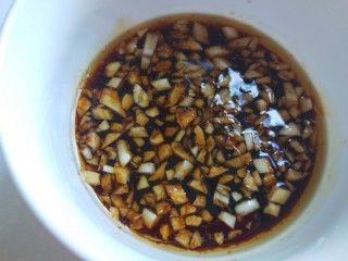 14、酸辣糖醋黄瓜条,搅拌均匀备用。