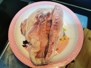 2、胡椒猪肚鸡,鸡洗净备用