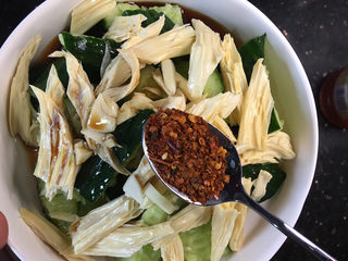 13、凉拌腐竹黄瓜,一勺辣椒粉