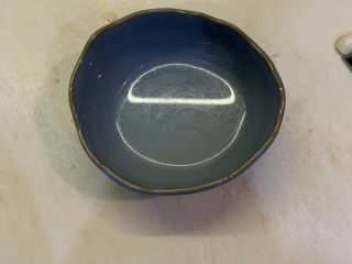 12、韭菜炒豆腐,碗里加入清水