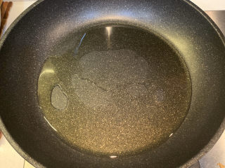 18、韭菜炒豆腐,冷锅热油，倒多点油