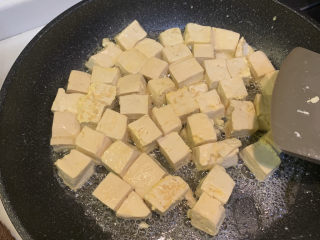 20、韭菜炒豆腐,小火慢煎