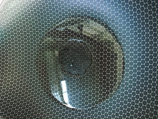 6、清蒸草鱼,鱼快熟时热锅烧油