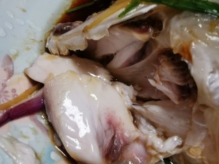 13、清蒸草鱼,鱼肉鲜美嫩滑，清蒸鱼的特色????????????