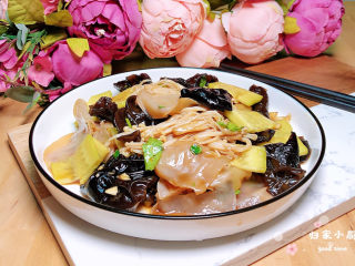 15、黄瓜凉拌金针菇,清爽可口的黄瓜凉拌金针菇上桌了！