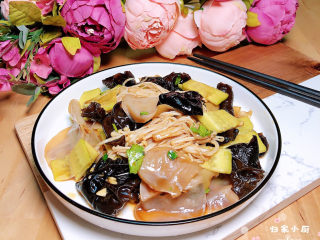 16、黄瓜凉拌金针菇,清香解油腻。