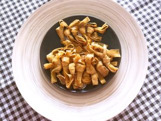 19、五香豆皮扣,这是一道可以当做下酒菜和零食菜品