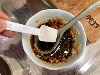 12、蒜蓉茄子,一茶匙白糖