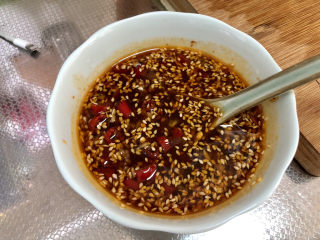 14、蒜蓉茄子,拌匀即可