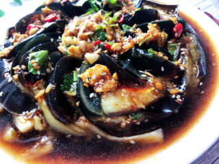 23、蒜蓉茄子,这道蒜蓉茄子，做法简单，茄子软糯，吸满汤汁，咸鲜微辣，十分开胃，陈晨添加了皮蛋，让口感营养更丰富，喜欢的小伙伴们一起来试试吧????