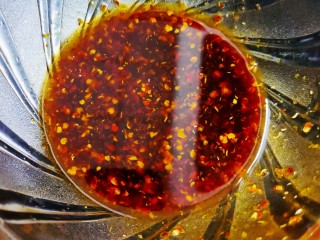 9、芹菜拌腐竹,搅拌均匀