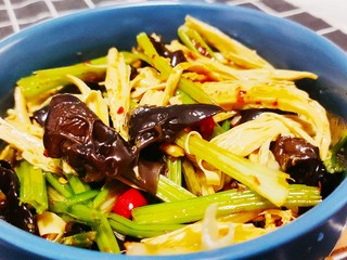 16、芹菜拌腐竹,成品图