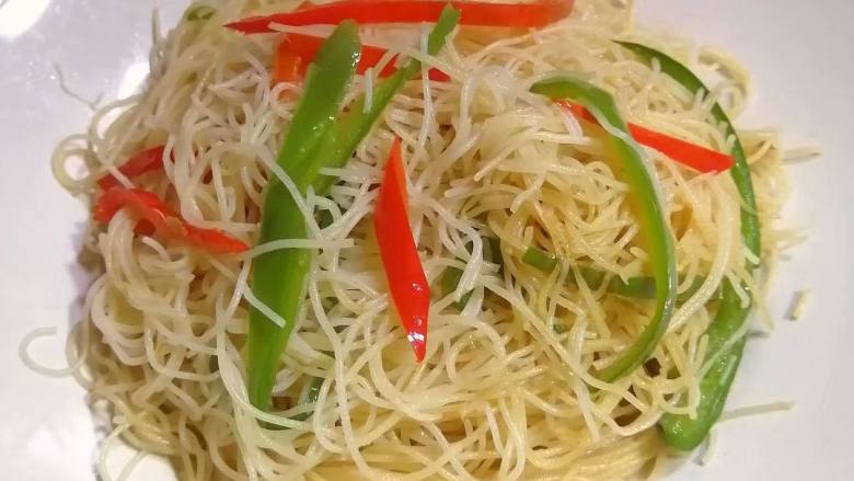 简简单单也不失美味辣椒炒米粉